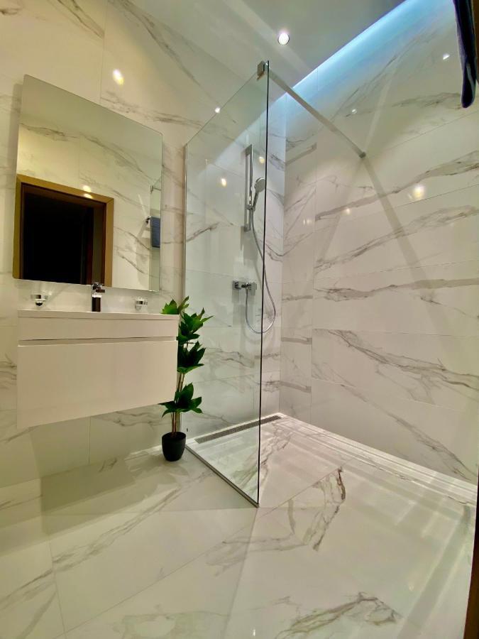 Blancris Boutique Apartment Brasov Luaran gambar