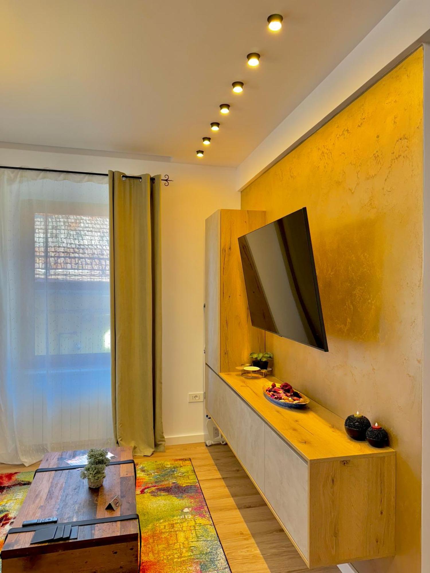 Blancris Boutique Apartment Brasov Luaran gambar